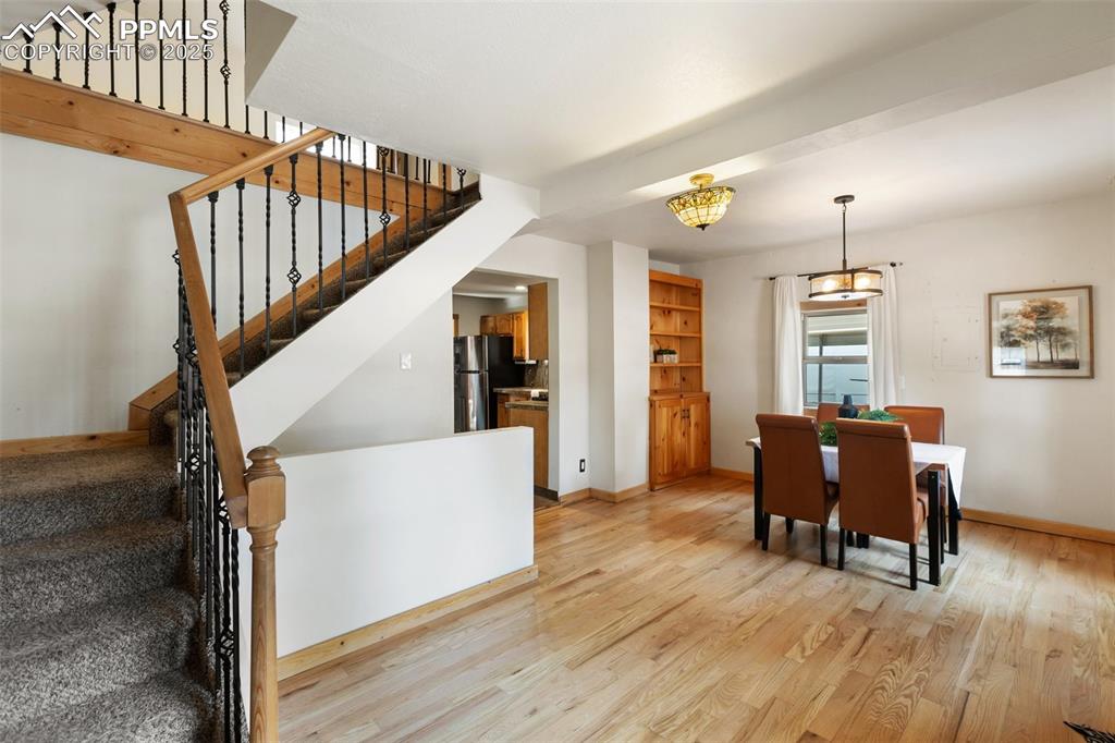 Image 19 of 43: Dining Area