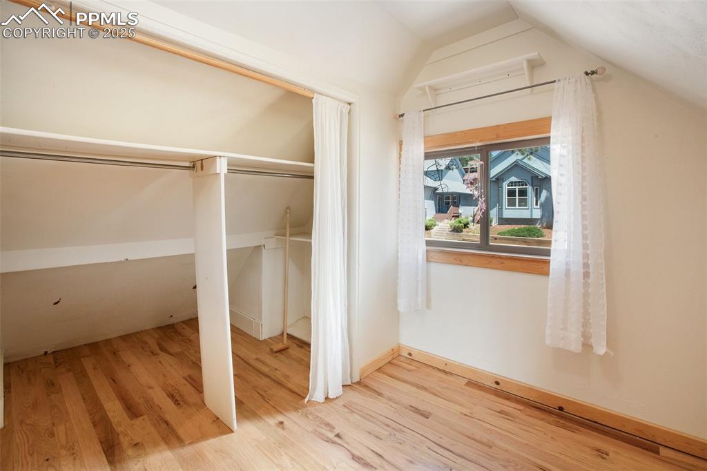 Image 21 of 43: Bedroom