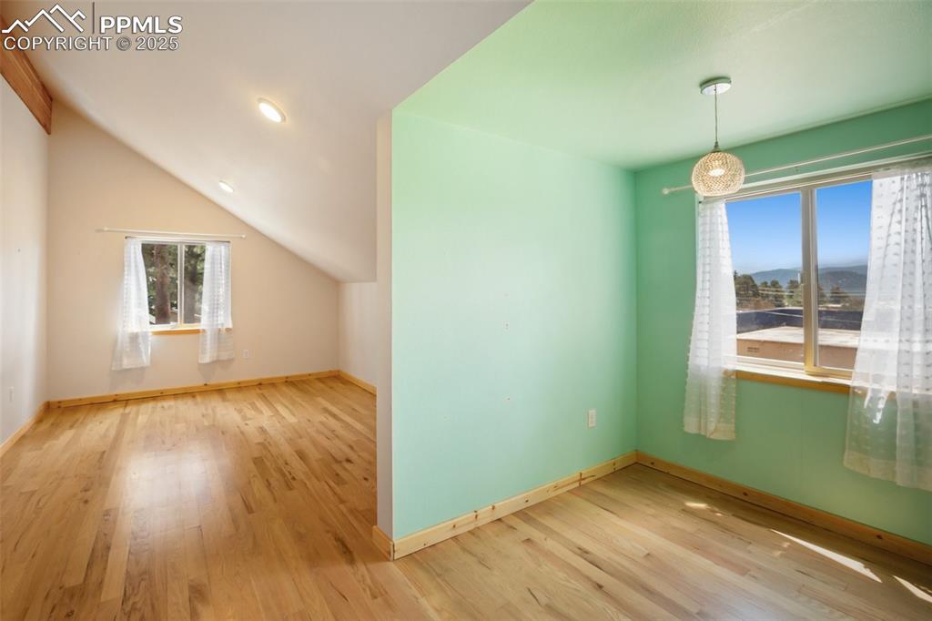 Image 27 of 43: Bonus Room