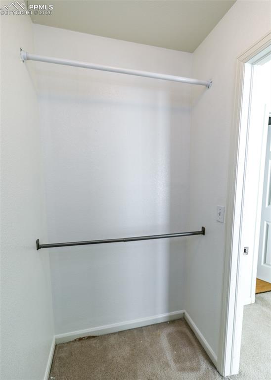 Image 21 of 33: Closet