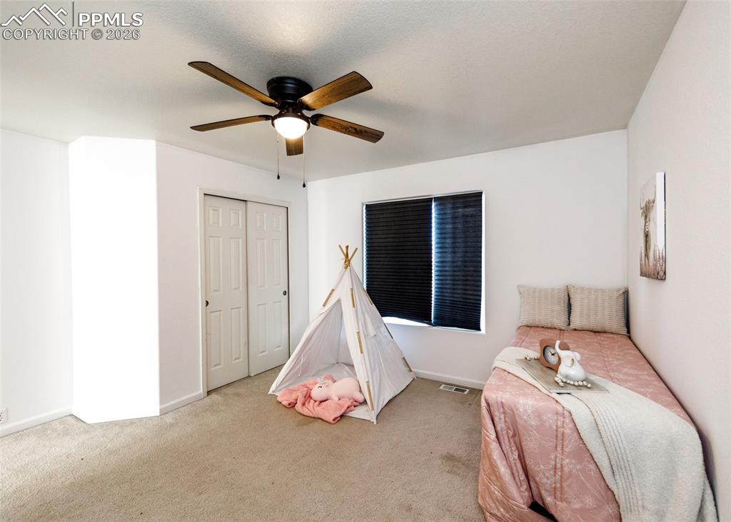 Image 25 of 33: Bedroom