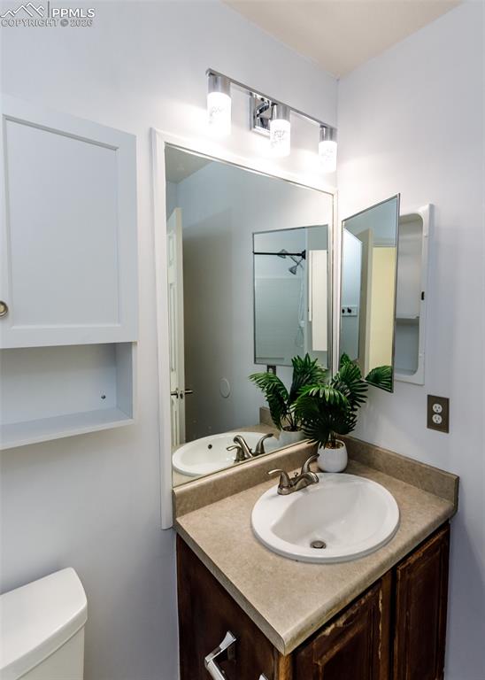 Image 27 of 33: Bathroom