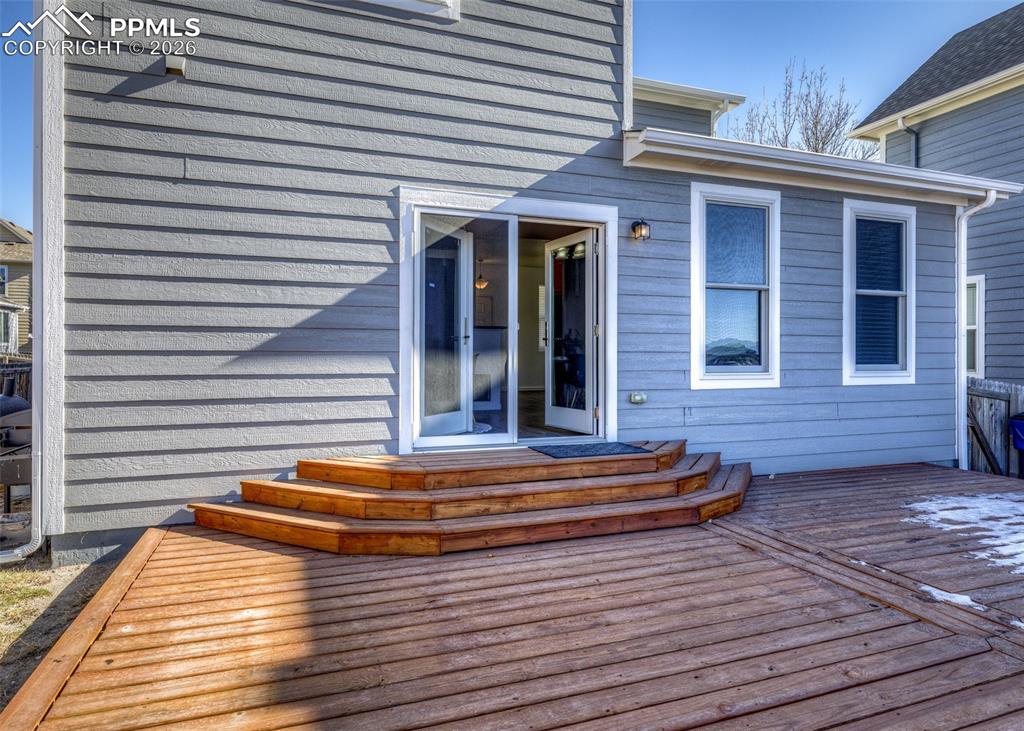 Image 30 of 33: Deck