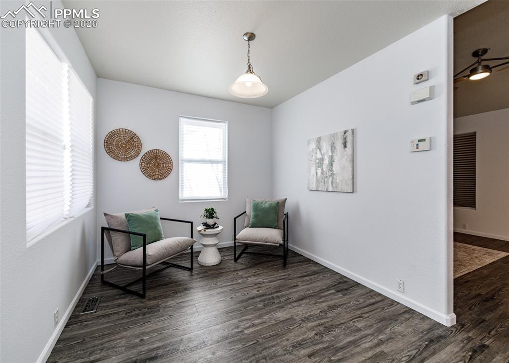 Image 5 of 33: Sitting Room