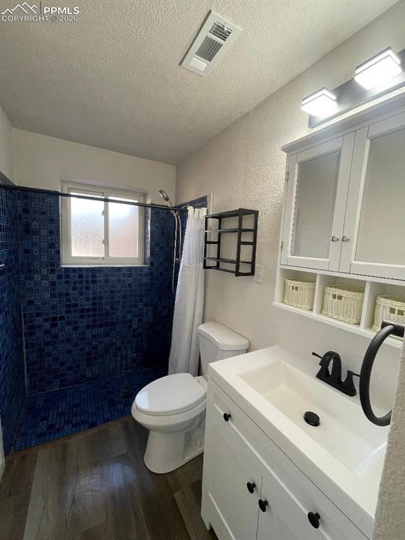 Image 22 of 23: Downstairs Bathroom