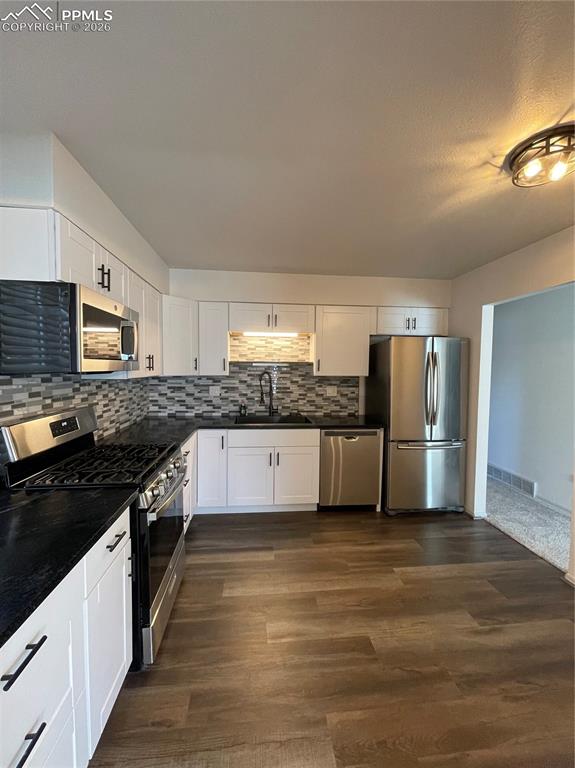 Image 5 of 23: Newly Remodeled Kitchen