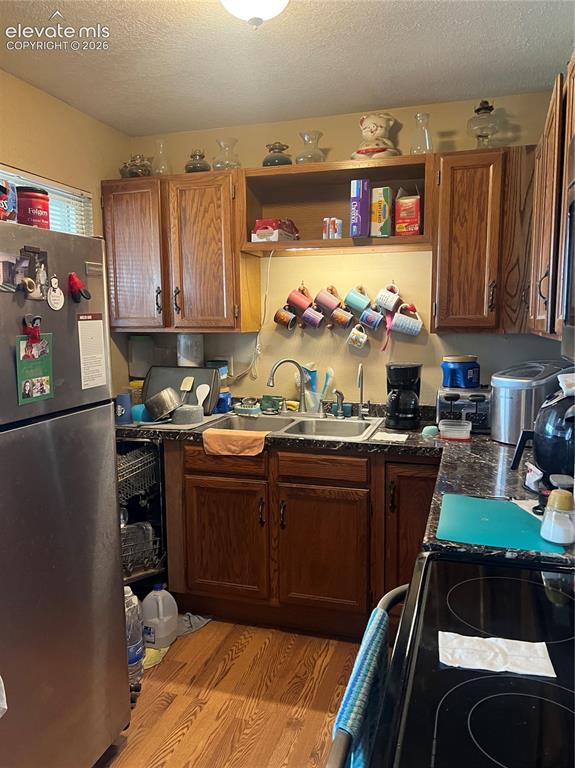 Image 10 of 37: Kitchen