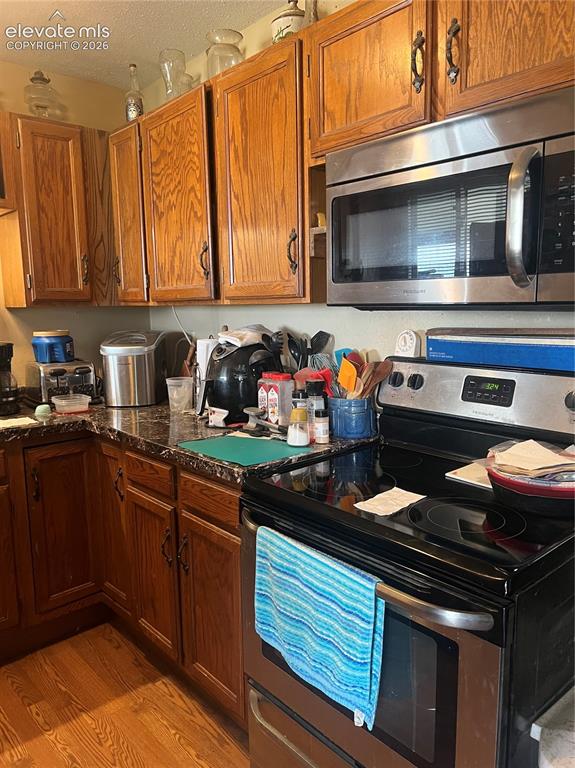 Image 11 of 37: Kitchen