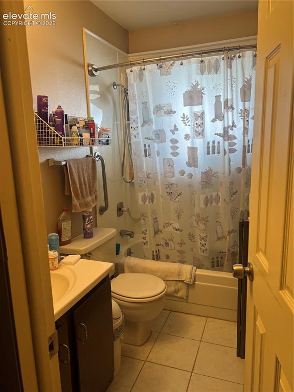Image 23 of 37: Bathroom