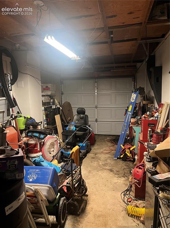 Image 32 of 37: Garage