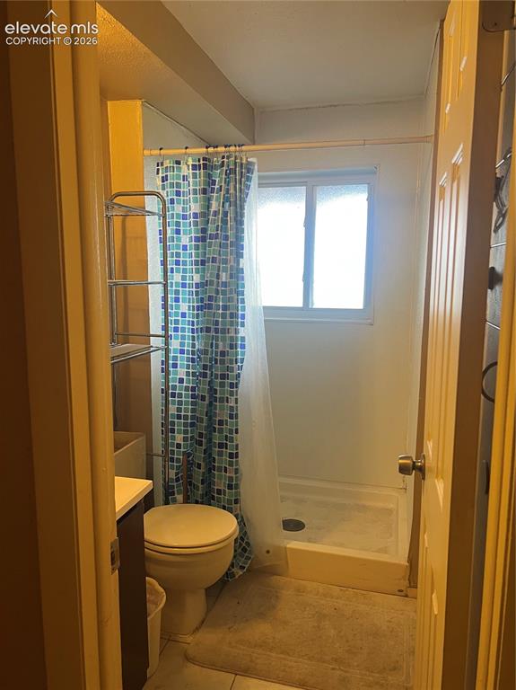 Image 35 of 37: Bathroom