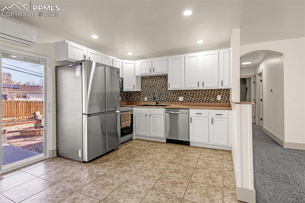 Image 10 of 41: Kitchen