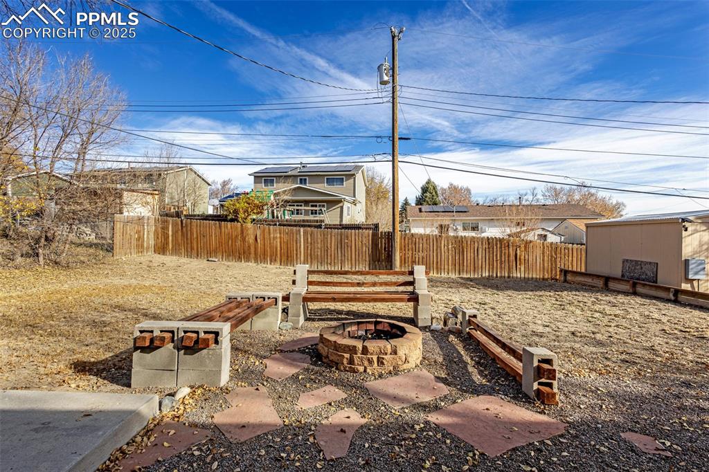 Image 21 of 41: Yard