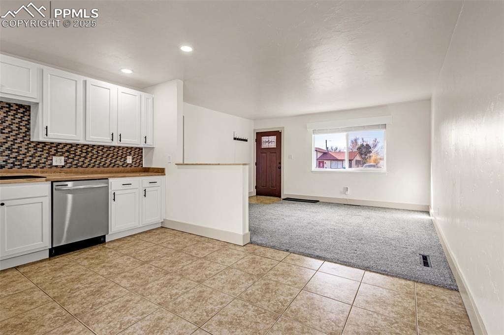 Image 9 of 41: Kitchen