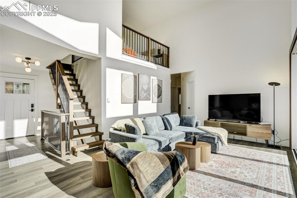 Image 15 of 50: Living Room