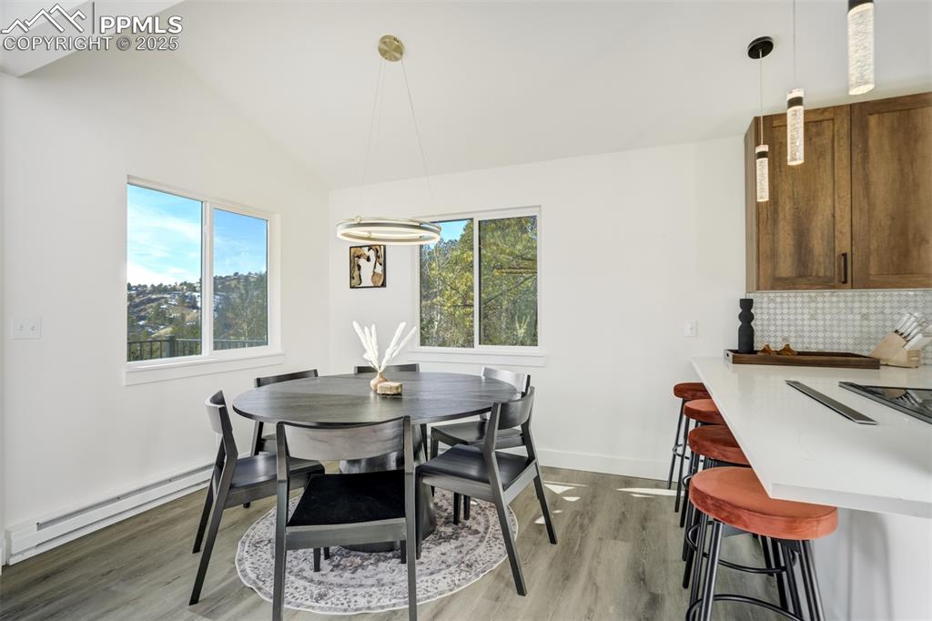 Image 18 of 50: Dining Area