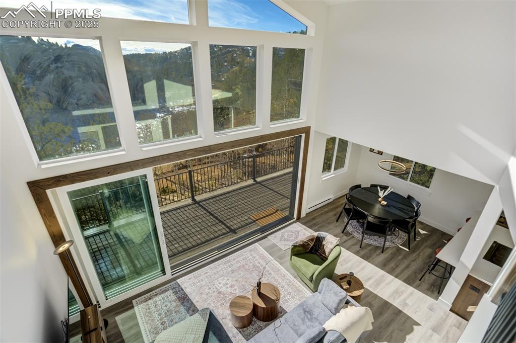 Image 27 of 50: Living Room