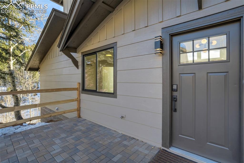 Image 3 of 50: Entry