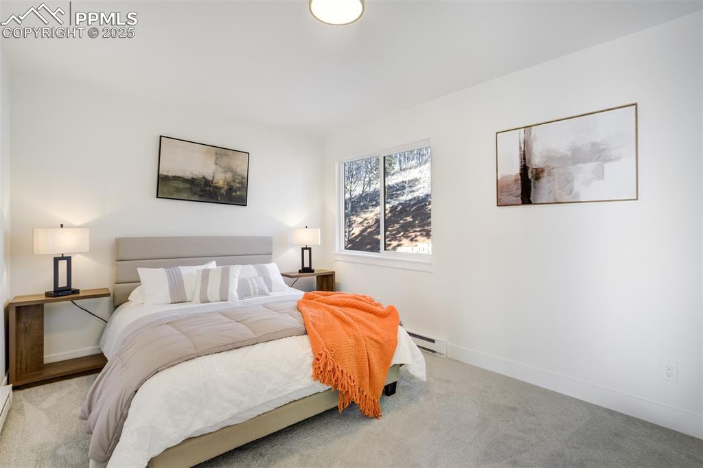 Image 30 of 50: Bedroom