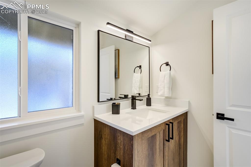 Image 35 of 50: Bathroom