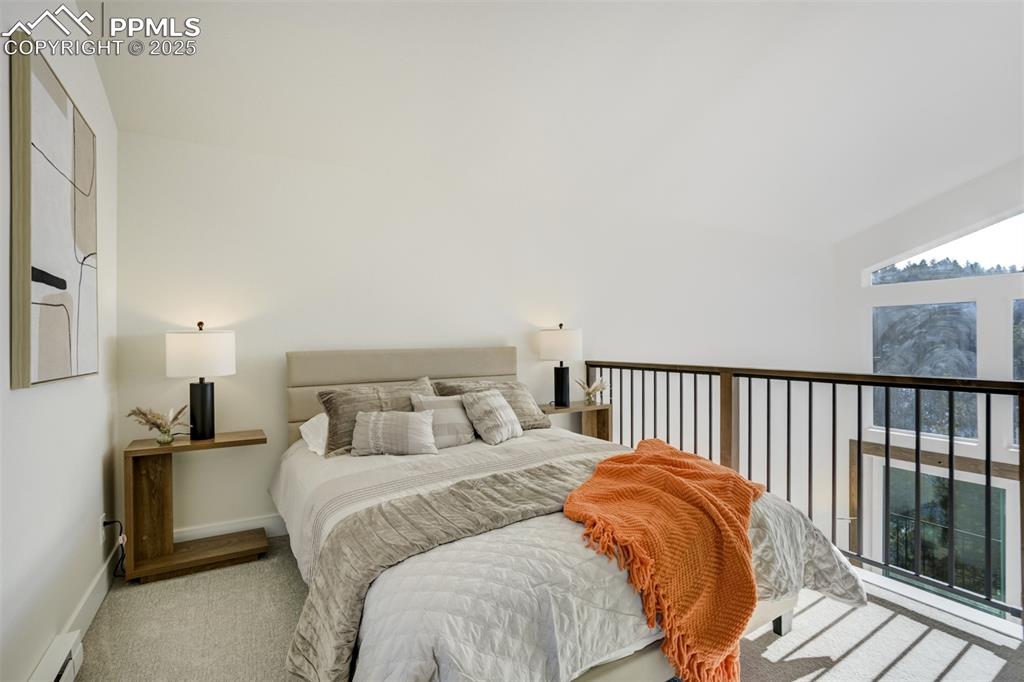 Image 37 of 50: Bedroom