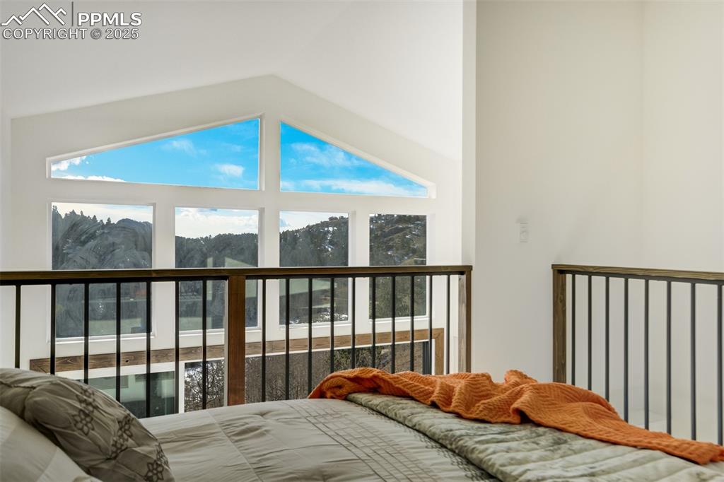 Image 38 of 50: Bedroom