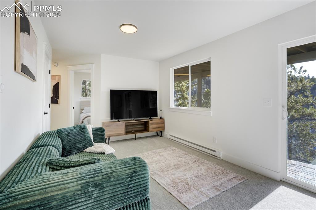 Image 42 of 50: Living Room