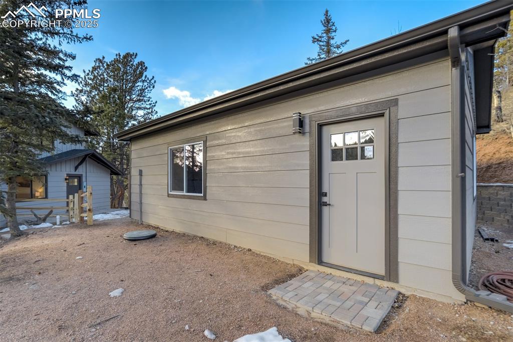 Image 5 of 50: Entry