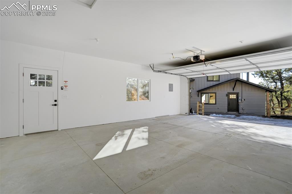 Image 50 of 50: Garage