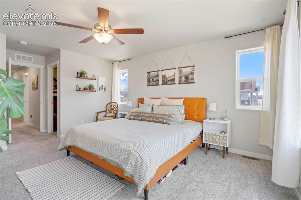 Image 19 of 46: Bedroom