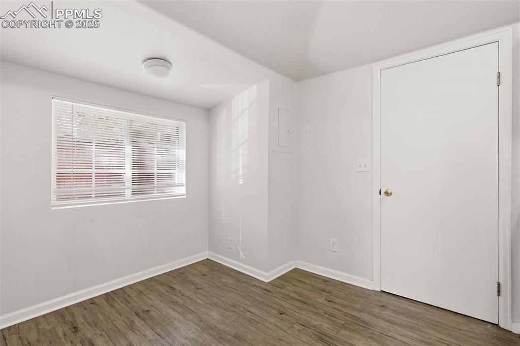 Image 8 of 25: Dining Room