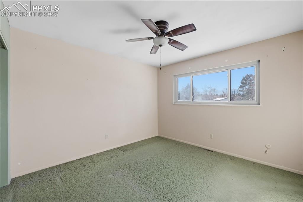 Image 19 of 33: Primary bedroom.