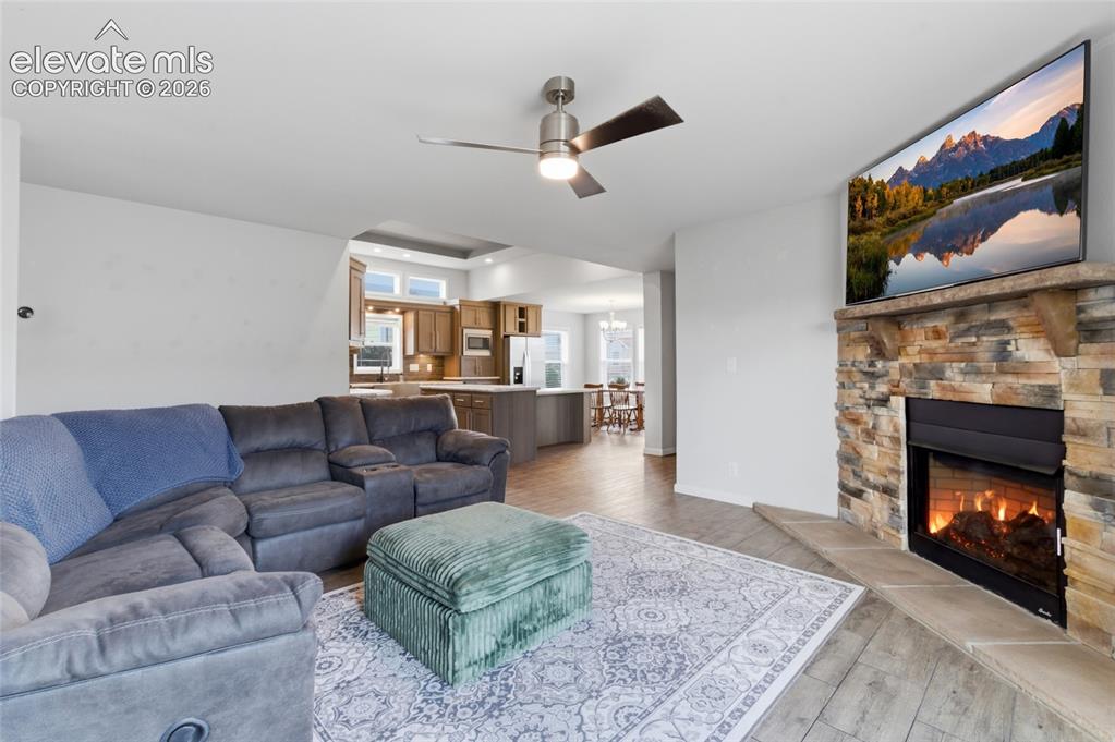 Image 11 of 22: Living Room