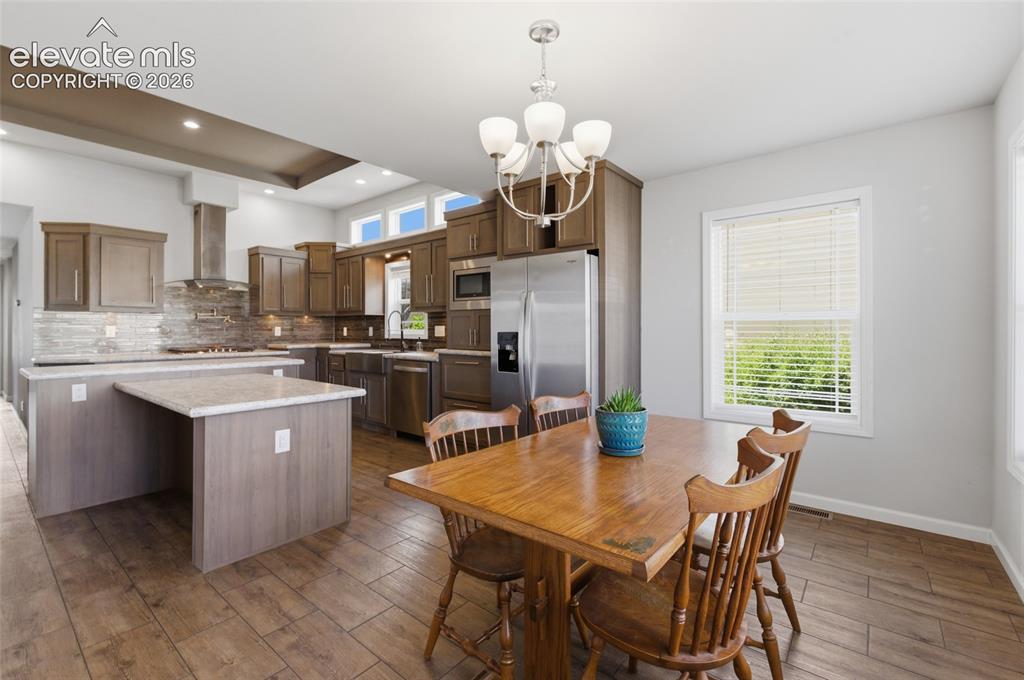 Image 7 of 22: Kitchen