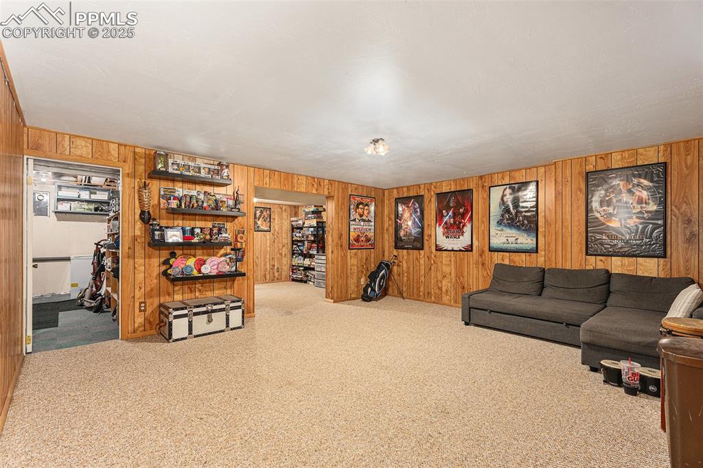 Image 13 of 20: Living Room