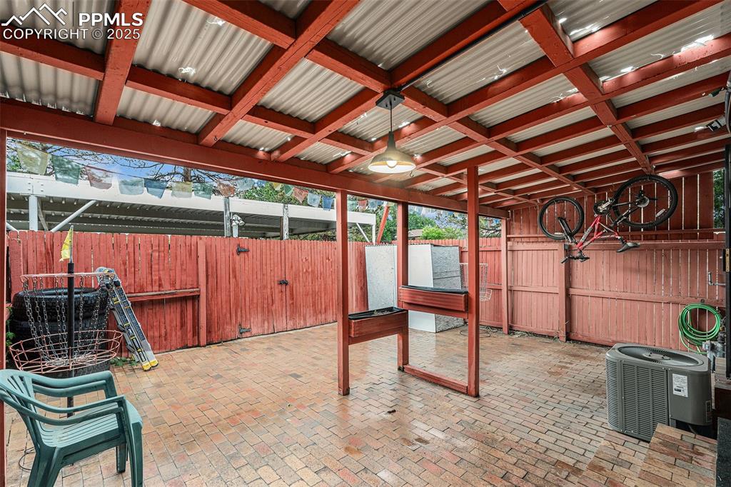 Image 19 of 20: Sun Room