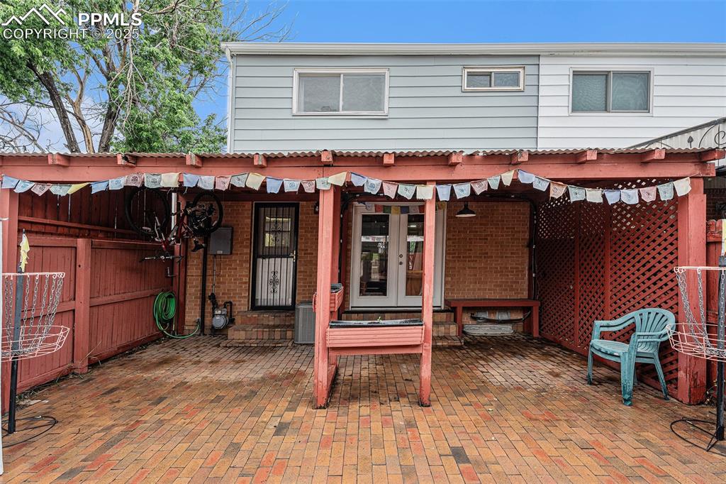 Image 20 of 20: Back of Structure
