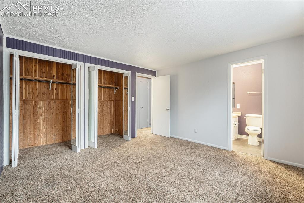 Image 9 of 20: Bedroom