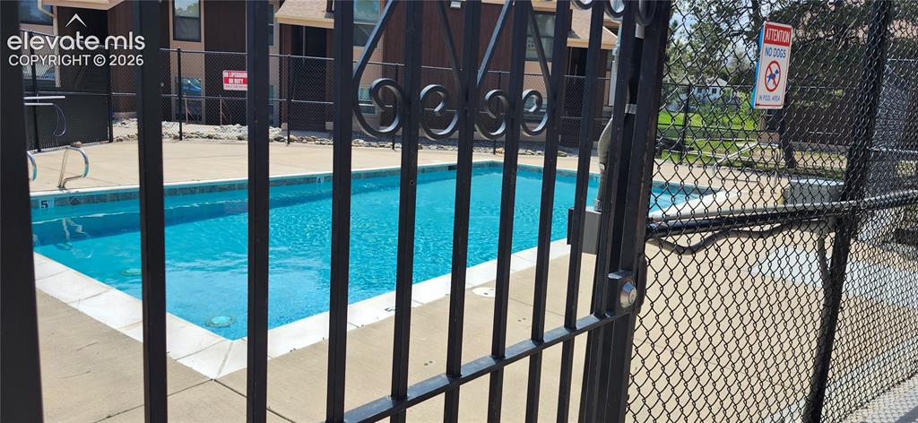 Image 14 of 14: Pool