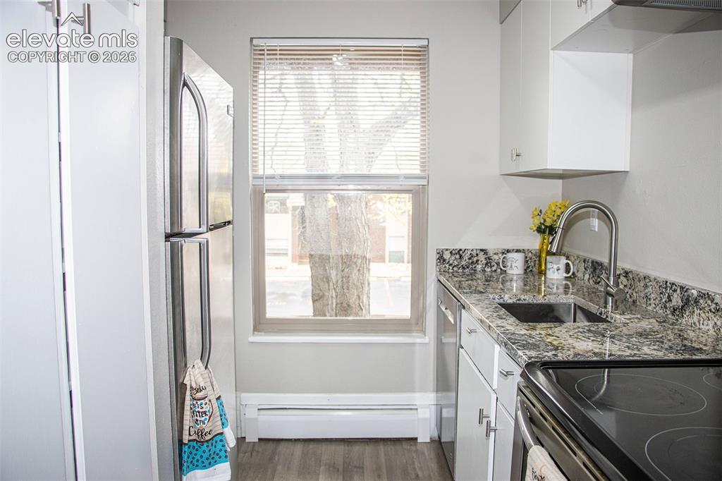 Image 4 of 14: Kitchen