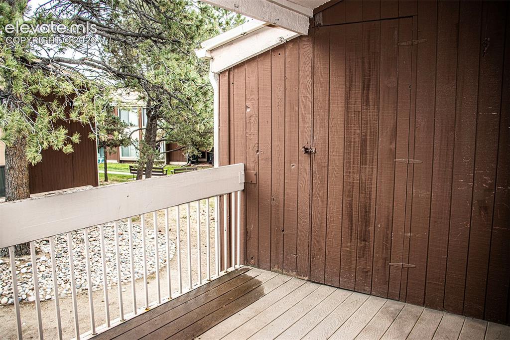 Image 8 of 14: Deck