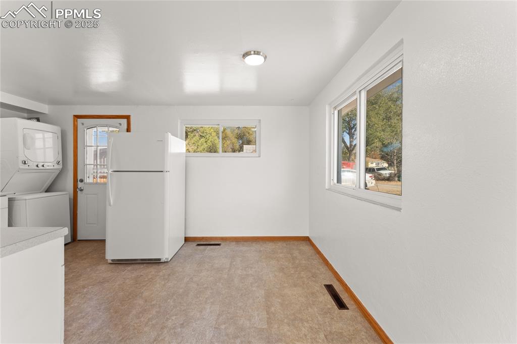 Image 10 of 35: Laundry