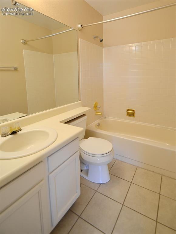 Image 16 of 42: Bathroom