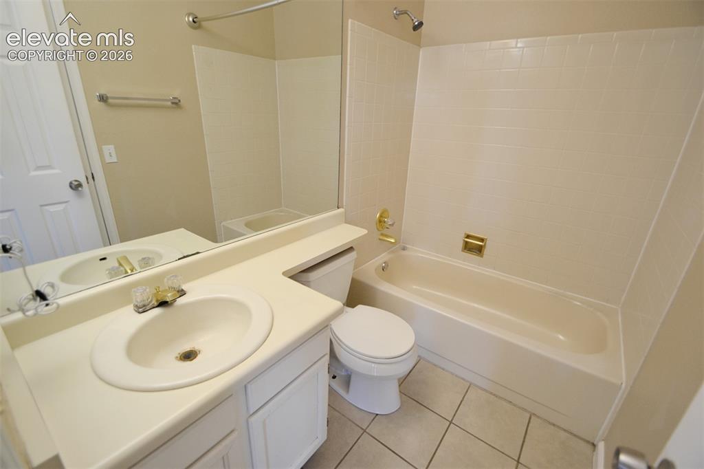 Image 17 of 42: Bathroom