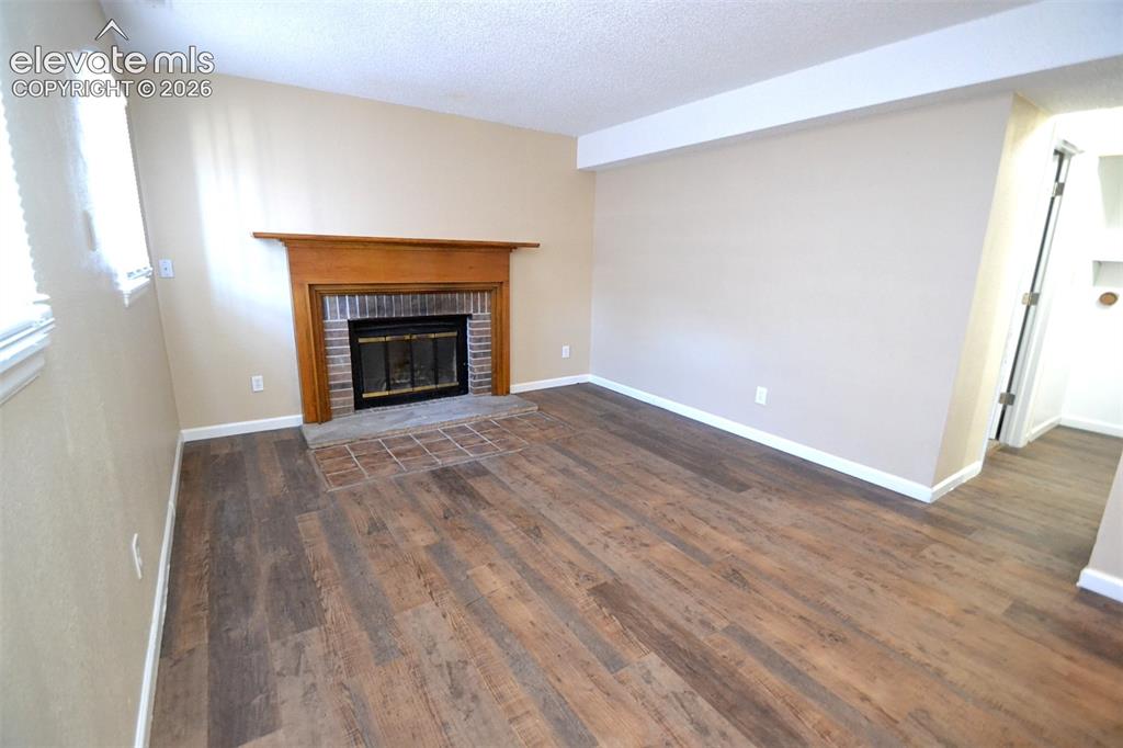 Image 26 of 42: Family Room