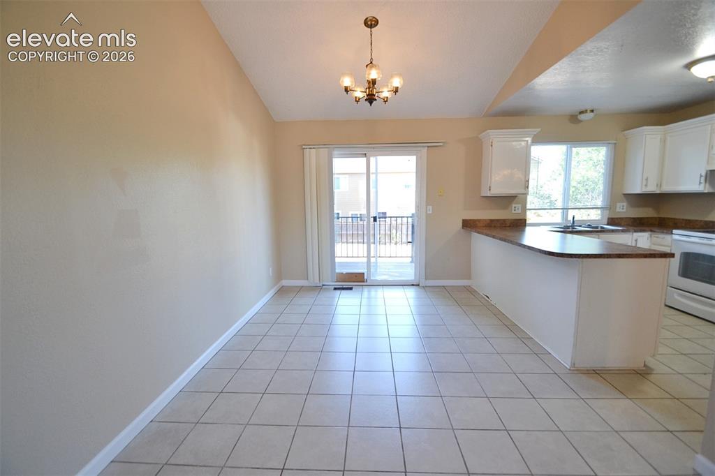 Image 6 of 42: Dining Area