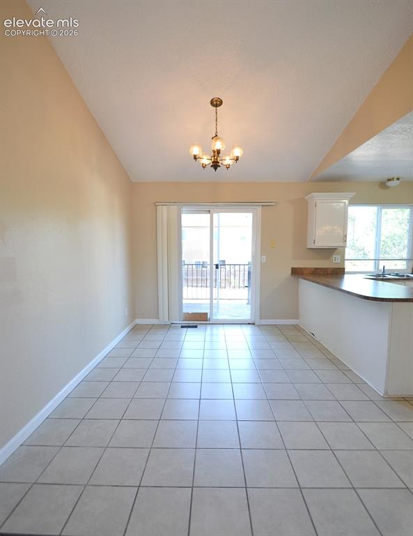 Image 7 of 42: Dining Area