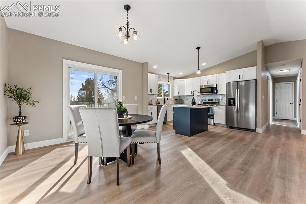 Image 10 of 46: Dining Area