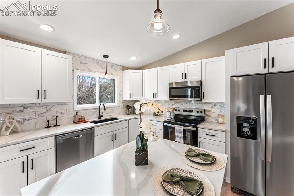 Image 14 of 46: Kitchen