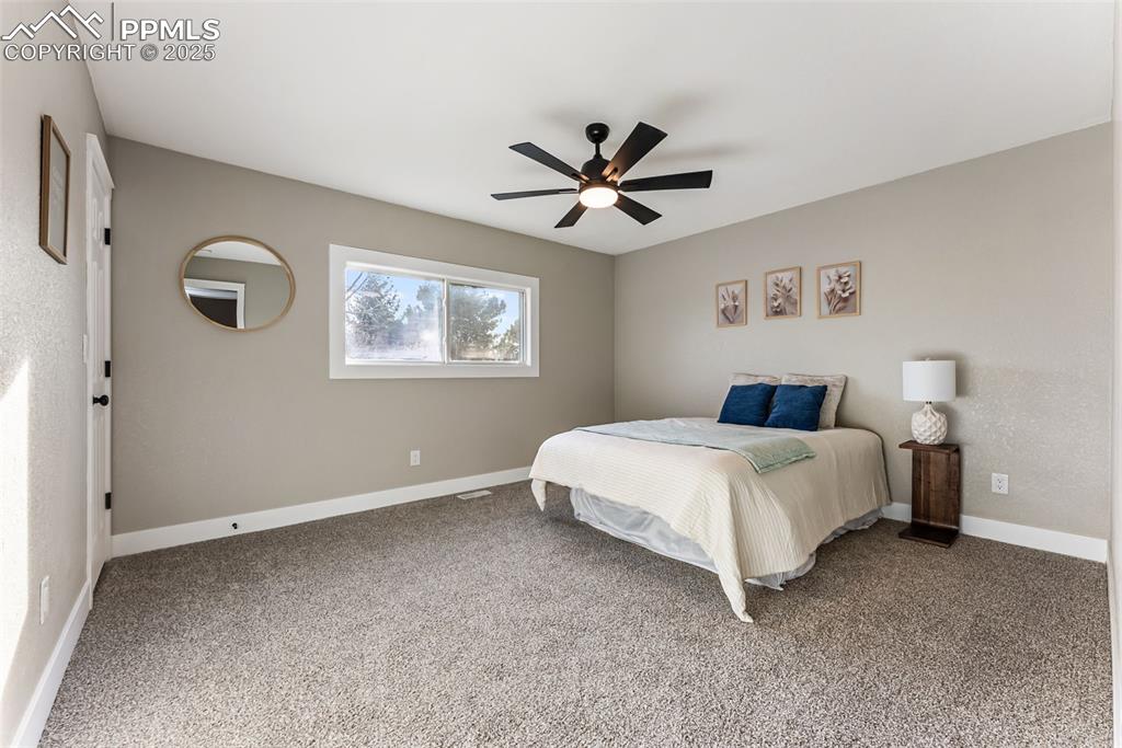 Image 19 of 46: Bedroom